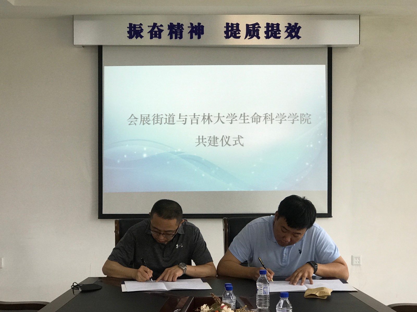 01203233567878.jpg 01203233567878.jpg